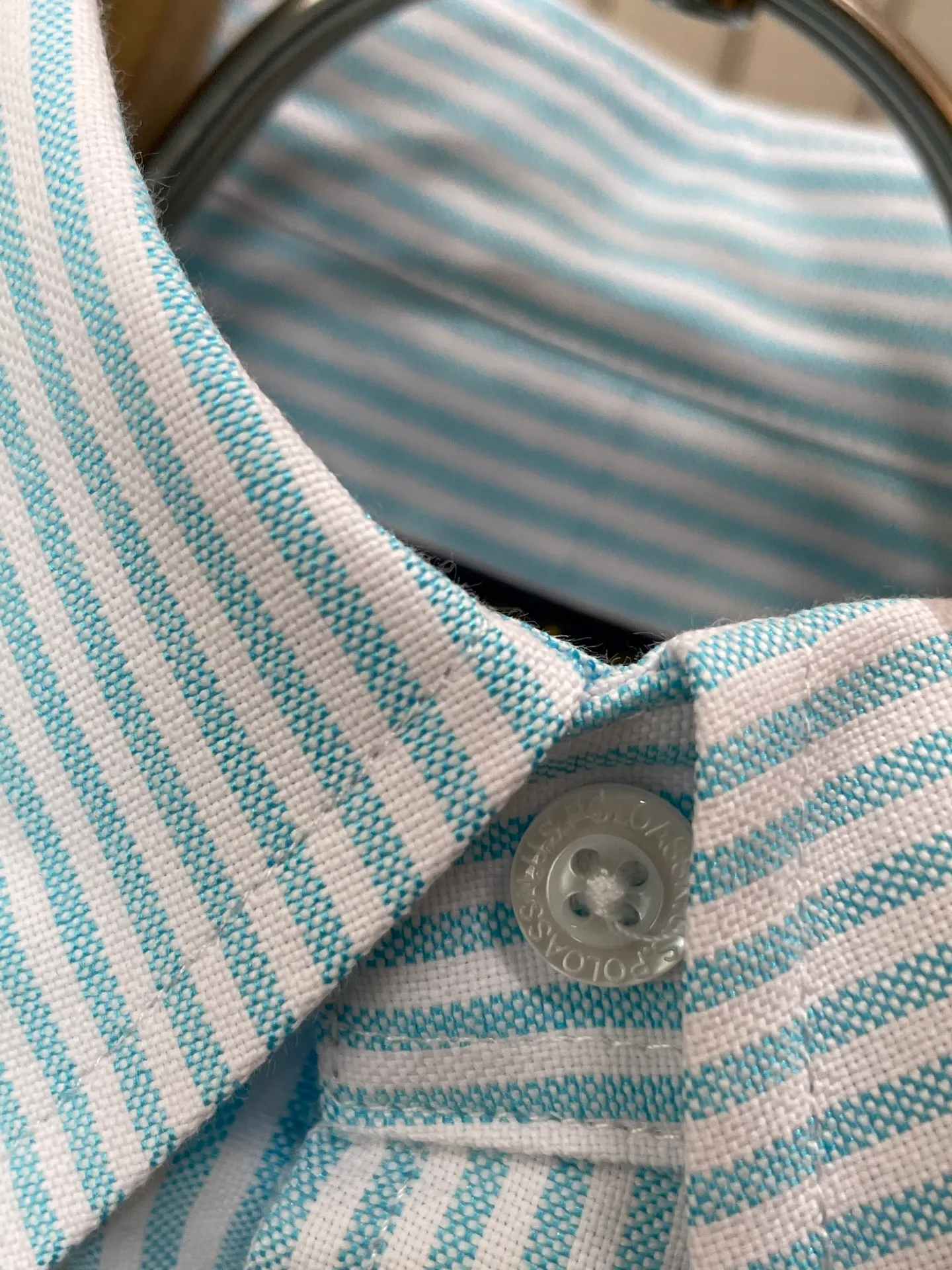 P220 🌸🌸🌸 POLO Ralph Lauren [High Quality] Classic shirt! The classic casual shirt made of pure cotton Oxford cloth has a unique design. It has a simple, clean and classic silhouette design. It is a versatile style that can be switched at will. The fabric feels soft and delicate, highly breathable, and is close to the skin and comfortable to wear. It can be worn alone as an inner layer. Its versatile performance is beyond your imagination! The upper body of the ready-to-wear is simple and classic yet elegant! Size:M-XXL